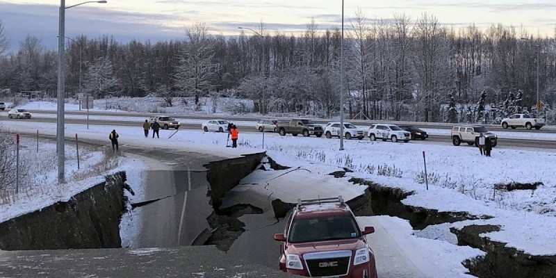Terremoto en Alaska de magnitud 7 golpea Anchorage