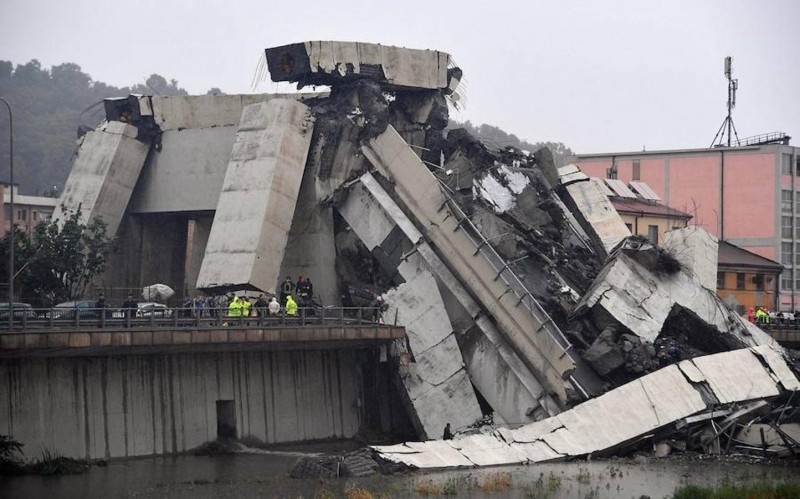 35 muertos al desplomarse el puente Morandi