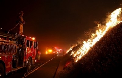 Incendios en California amenazan a miles de personas