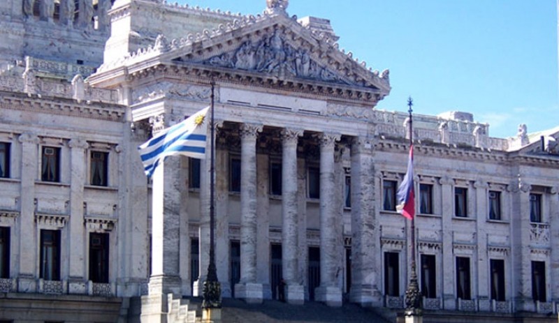 Comisión del Senado aprueba proyecto de TLC con Chile