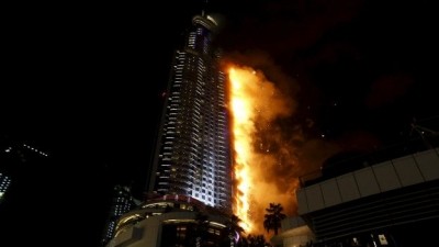 Incendio en el gigantesco rascacielos &quot;The Torch&quot;