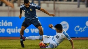 Uruguay en la cuerda floja: cayó ante Argentina 1-0