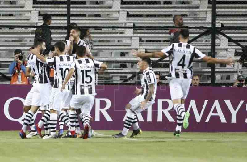 Wanderers comenzó ganando: 1-0 al Bolívar