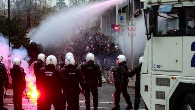 Violentas protestas contra medidas restrictivas por la pandemia