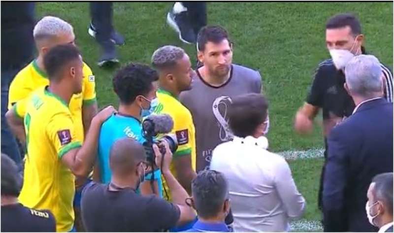 El partido Brasil – Argentina fue suspendido a los 5 minutos