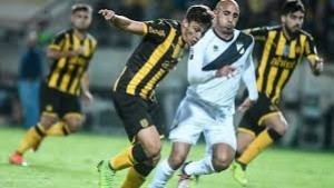 Peñarol recibe a Danubio en el Campeón del Siglo a las 15 horas