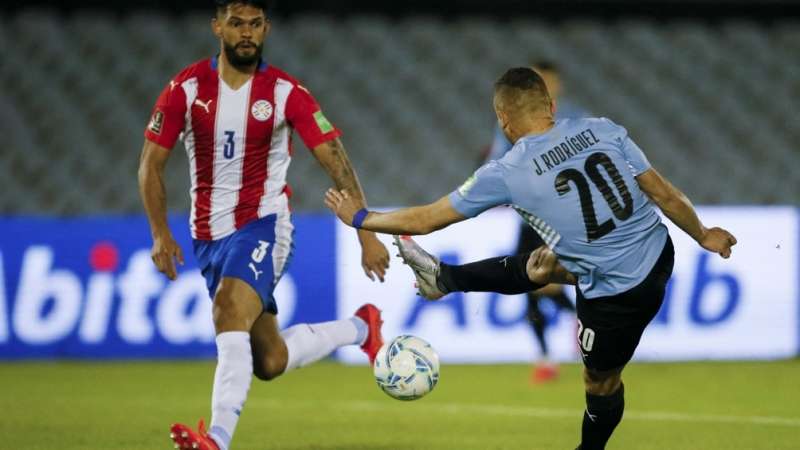 Uruguay y Paraguay empataron sin goles en el  Centenario
