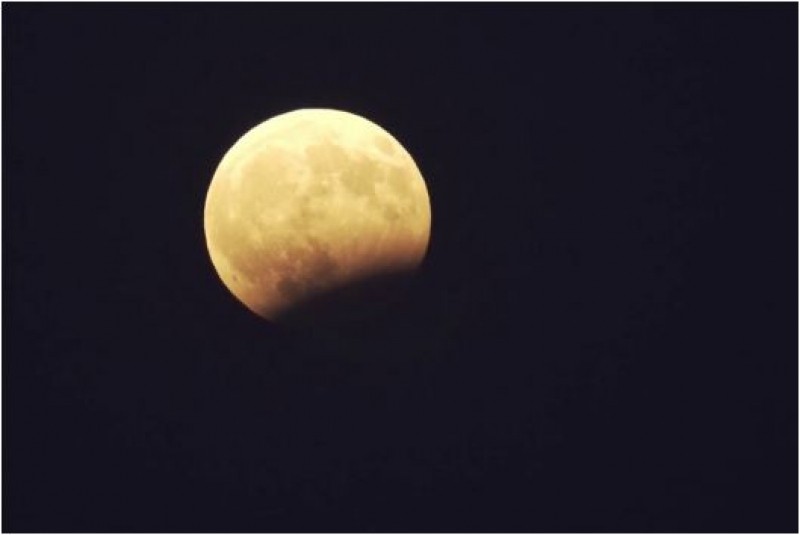 Será visible un eclipse lunar parcial este martes
