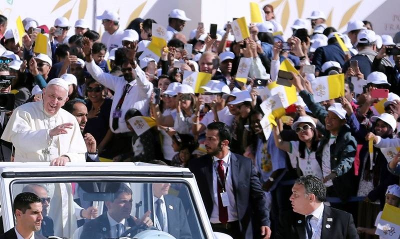 Papa celebra histórica primera misa en Abu Dhabi