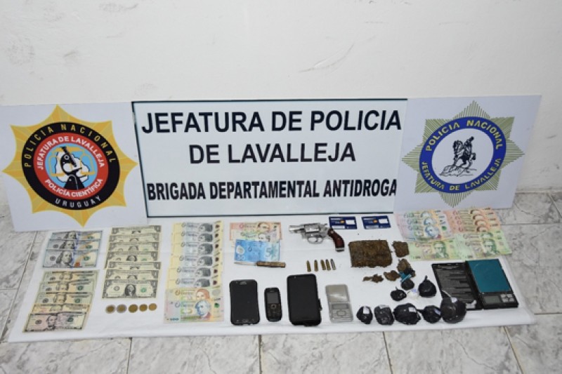 Dos detenidos con drogas y armas de fuego en Minas