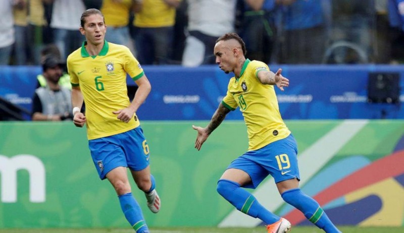 Brasil goleó a Perú 5-0  y se clasificó primero del Grupo A