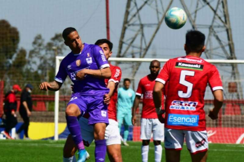 Defensor Sporting y Rentistas igualaron sin goles