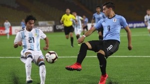 Uruguay y Argentina van por un lugar en la final