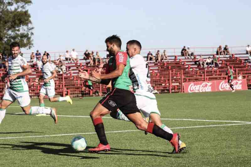 Plaza Colonia goleó a Boston River 3-0