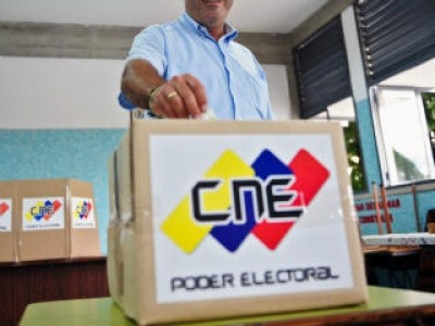 Culmina tensa jornada electoral en Venzuela con 10 muertos