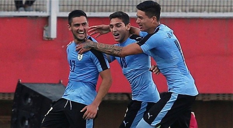 Gran triunfo de Uruguay ante Ecuador por 3 a 1