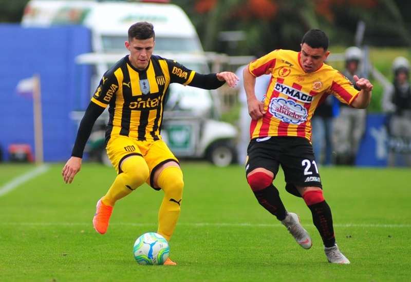 Peñarol derrotó a Progreso 2-0