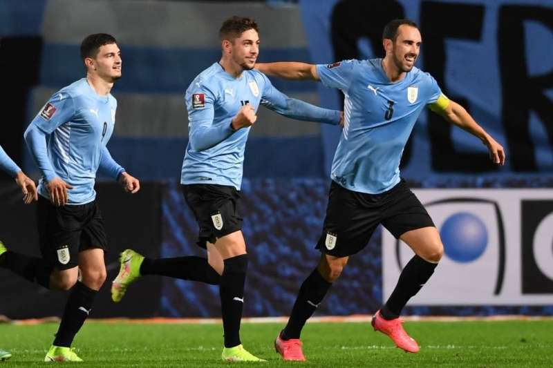 Uruguay le ganó con claridad 4-2 a Bolivia y se afirmó en el cuarto puesto