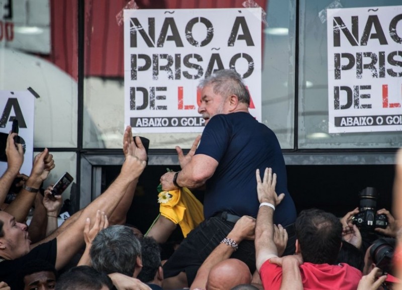 El ex-presidente Lula ingresó a la prisión de Curitiba