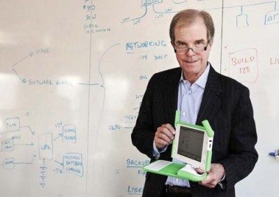 Nicholas Negroponte estuvo en el Foro de Innovación Educativa