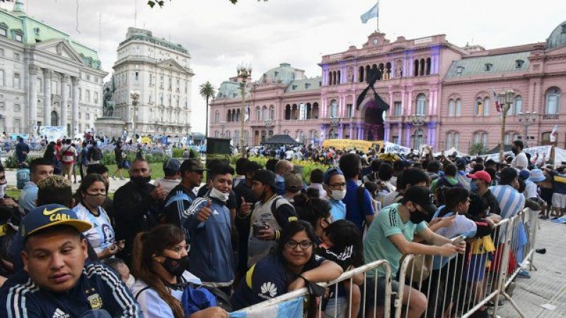 Gobierno extiende el velatorio de Diego Maradona hasta las 19 horas