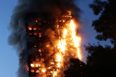 Incendio en Londres causa 12 muertos