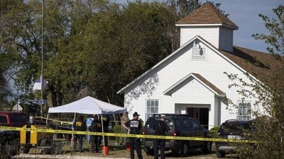 Un hombre armado asesina a 26 personas en Texas