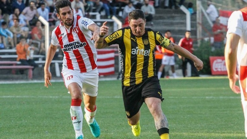 Peñarol y River Plate finalizaron sin goles en el Saroldi